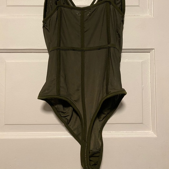 ❗️SOLD❗️FASHION NOVA THONG BODYSUIT NWOT - Picture 2 of 6